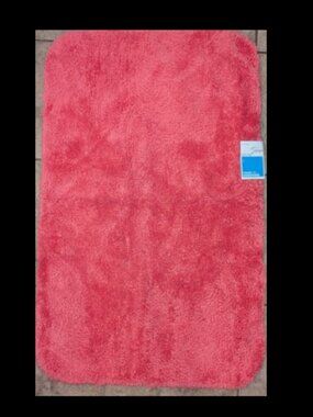 NWT From 2014 Room Essentials 23.5"x38" Ultra Coral Color Bath Rug